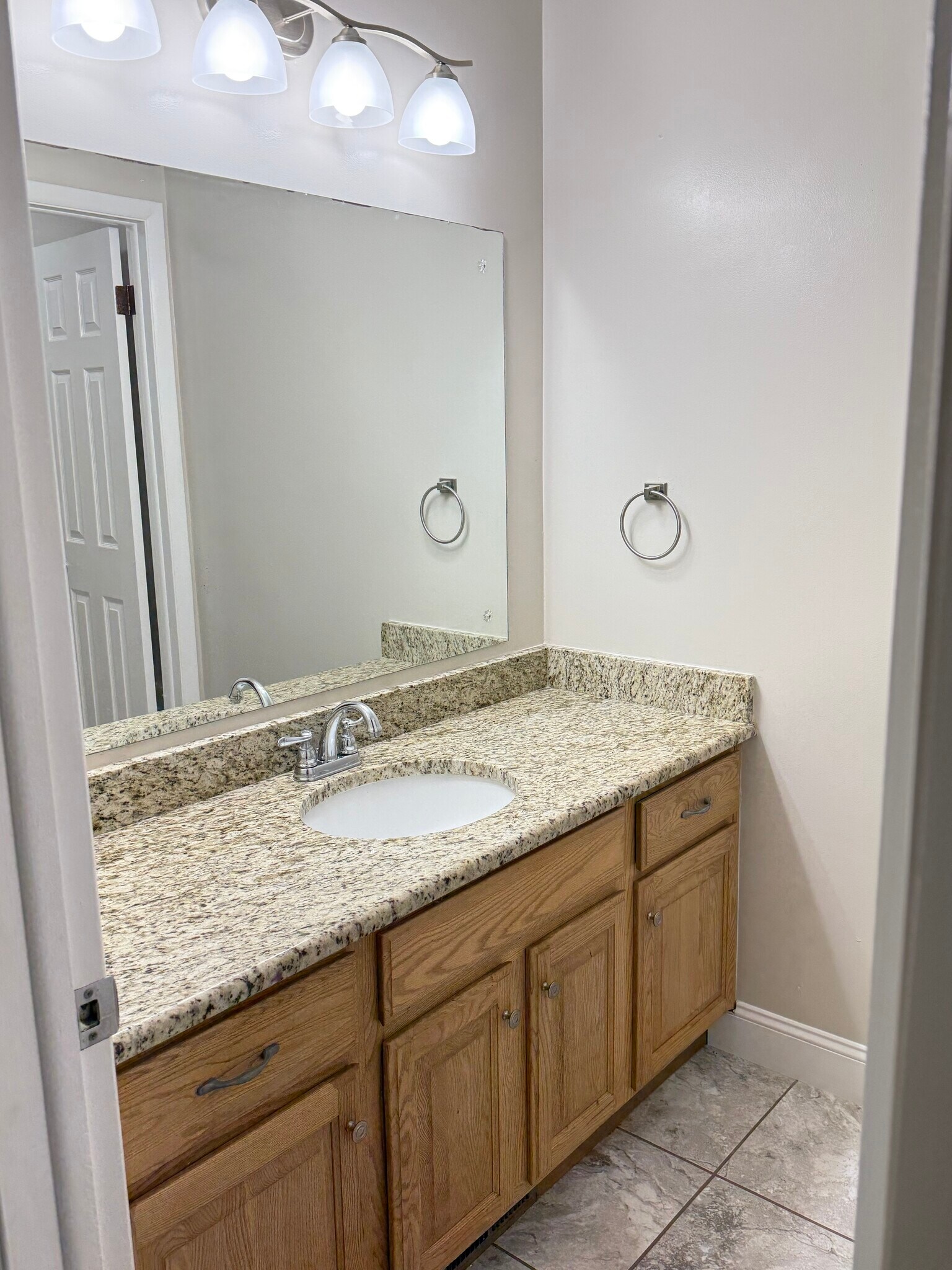 Main Bathroom - 1398 Heather Dr