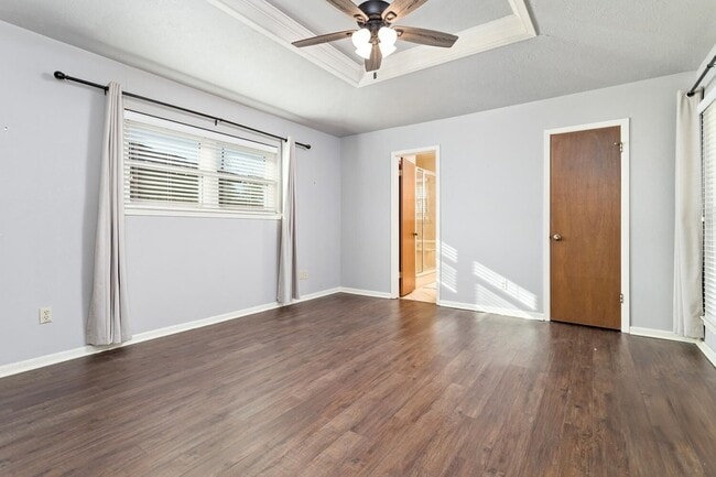 Building Photo - 6760 Gladys Ave