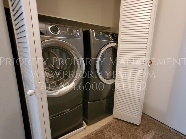 Building Photo - ~IMMACULATE TOWNHOME! Gated Access! 2 Primary Bedrooms! 1 Car Attached Garage! DO NOT MISS THIS!