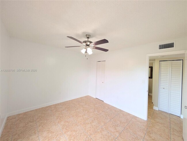 Building Photo - 10765 SW 108th Ave