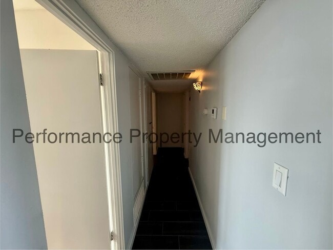 Building Photo - Cute 3 Bed/2 Bath Home in Taft w/ $0 Deposit Option