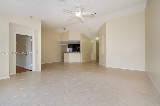 Building Photo - 4152 Pine Ridge Ln