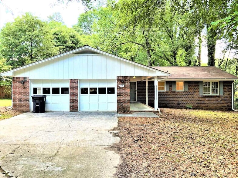 Primary Photo - 4141 Hickory Dr