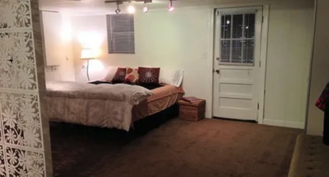 Building Photo - Updated 3 bed 2 bath. Garage and screened porch