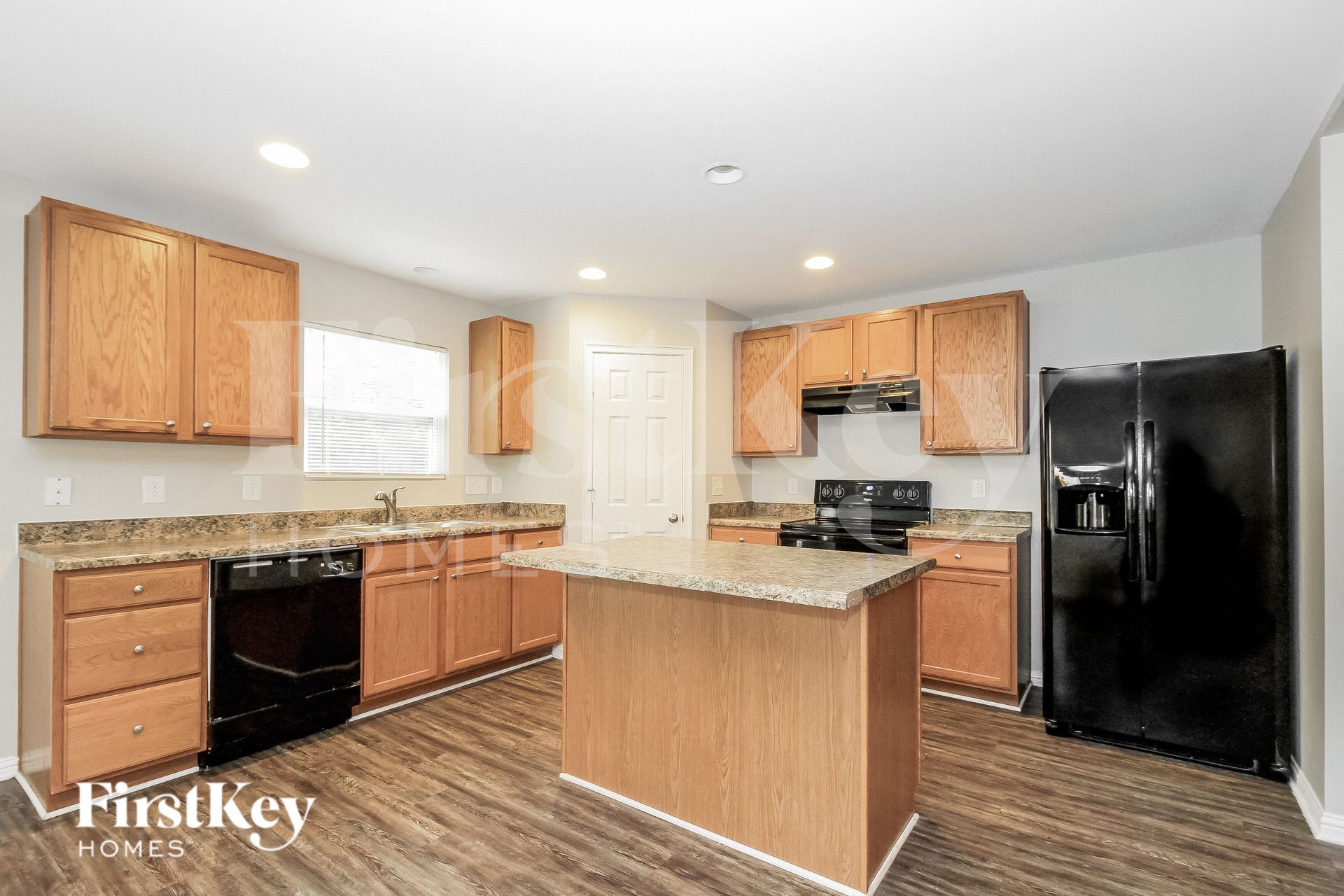 Building Photo - 4300 Oak Pointe Dr