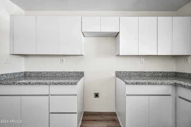 Building Photo - 3001 W Muriel Dr
