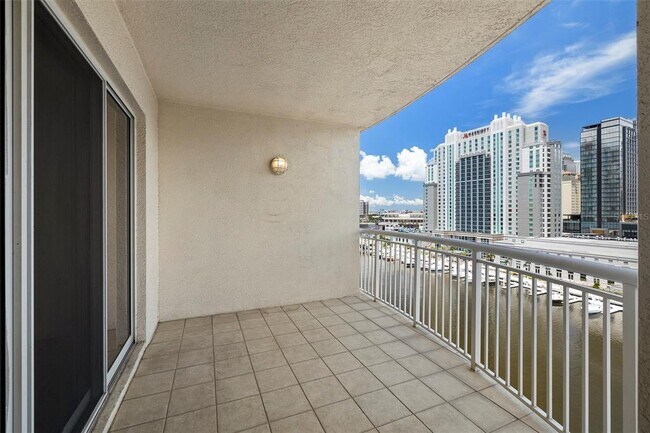 Building Photo - 371 Channelside Walk Way