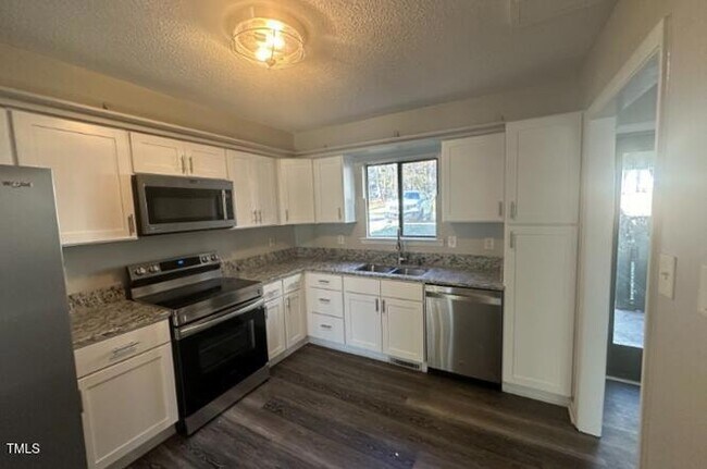 Building Photo - 4720 Walden Pond Dr