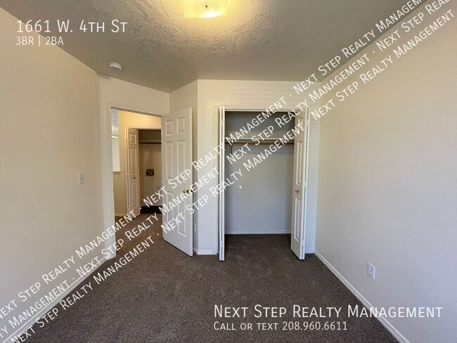 Building Photo - 1661 W 4th St