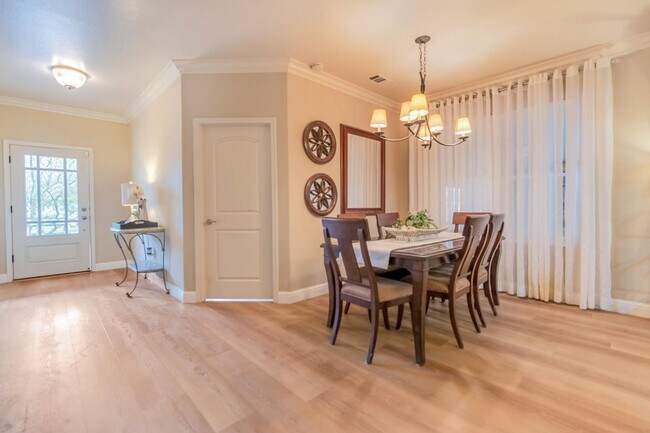 Building Photo - Beautiful Southside Los Banos Rental