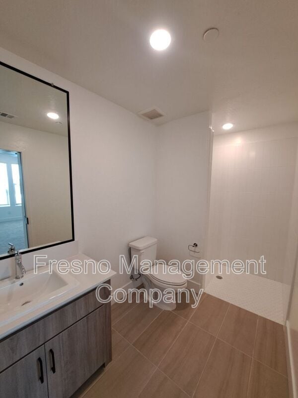 Building Photo - 524 W Balsam Ln