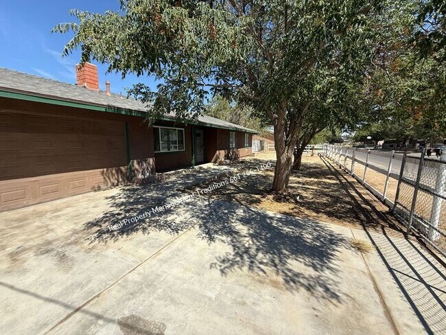 Building Photo - Modern Ranch Home