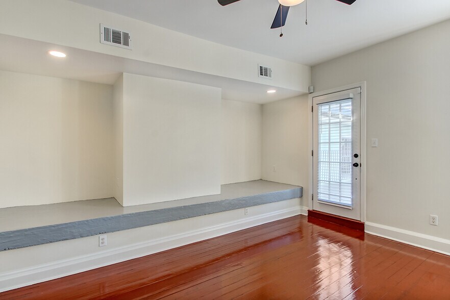 Building Photo - 303 W Henry St