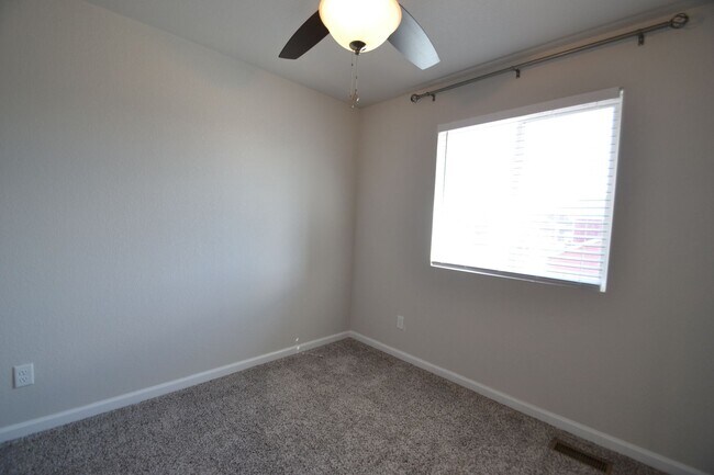 Building Photo - 8719 Shady Ridge Grv