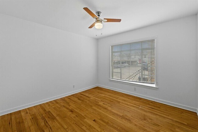 Building Photo - 301 E 34th St