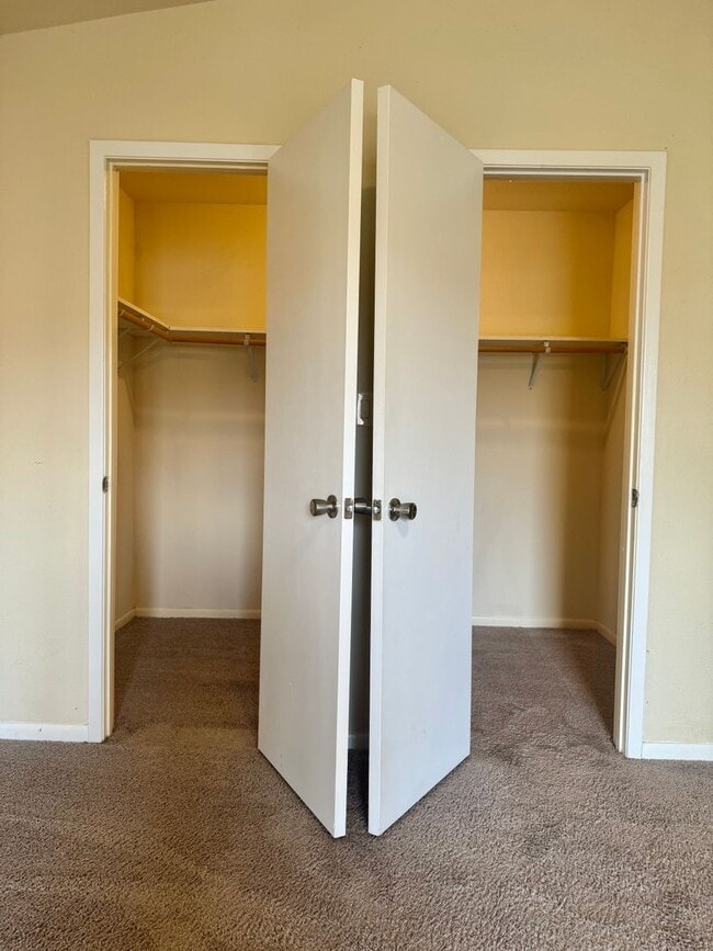 Building Photo - 8100 Cambridge St