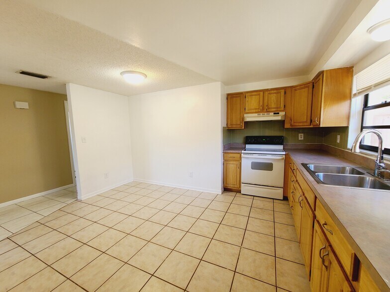 Building Photo - 4747 15th Ave S