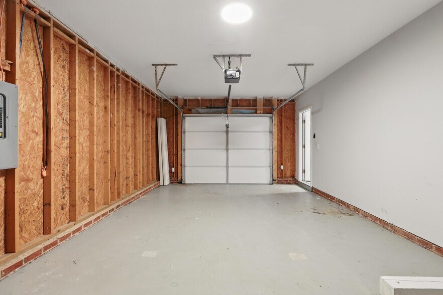 Building Photo - 5408 Gunnette Dr