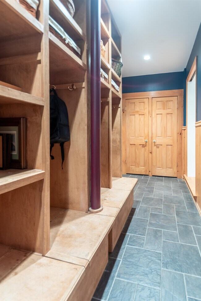 Building Photo - 12 Morningstar Dr