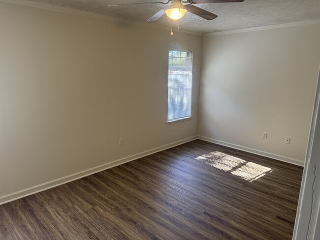 Building Photo - 3955 Ledbetter Dr