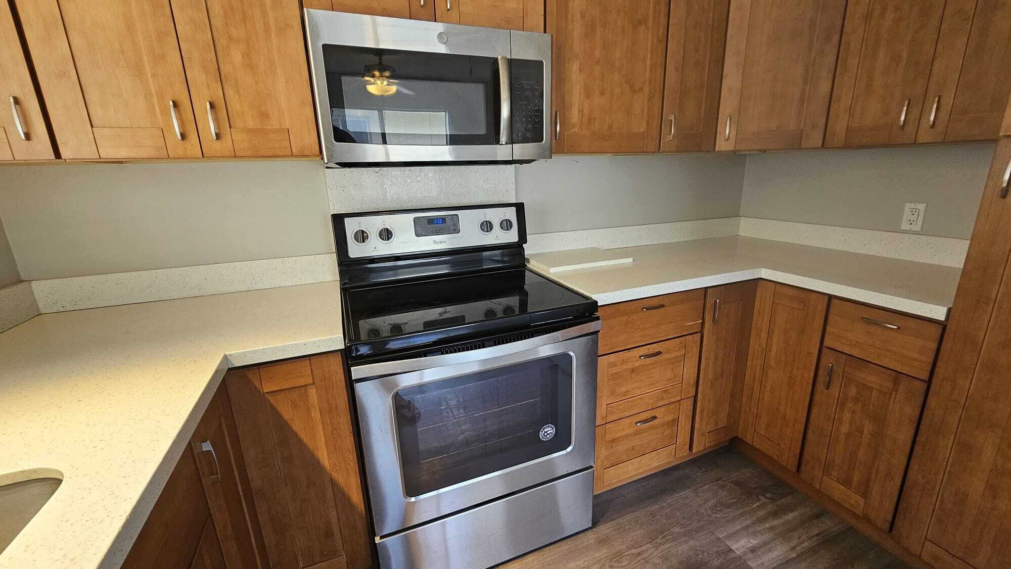 Amazing Electric Stove/Microwave - 85-794 Lihue St
