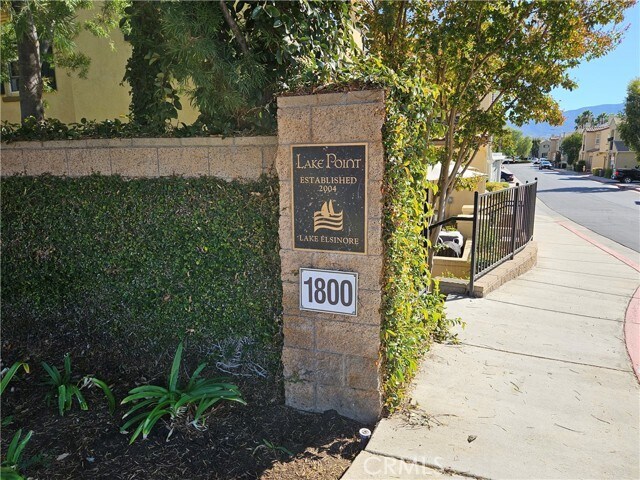 Building Photo - 1800 E Lakeshore Dr