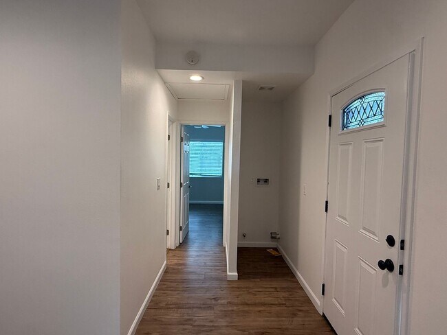 Building Photo - Broadacres