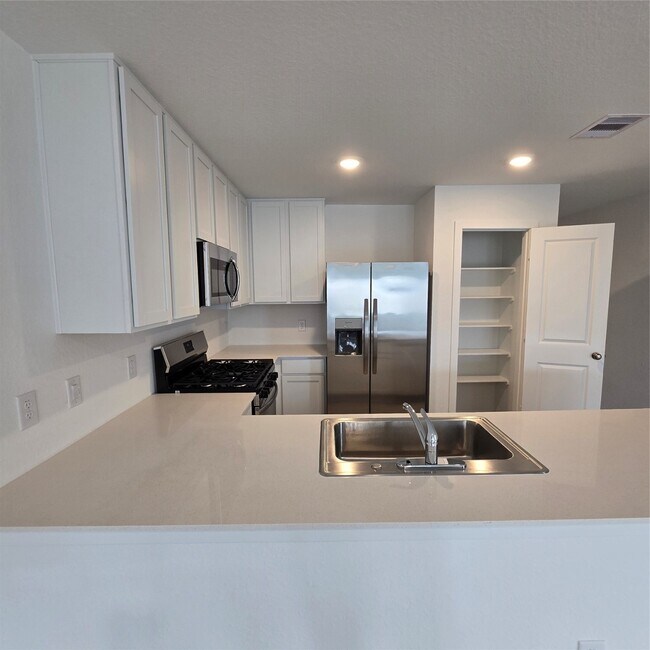Building Photo - 28751 Texas Plns Dr