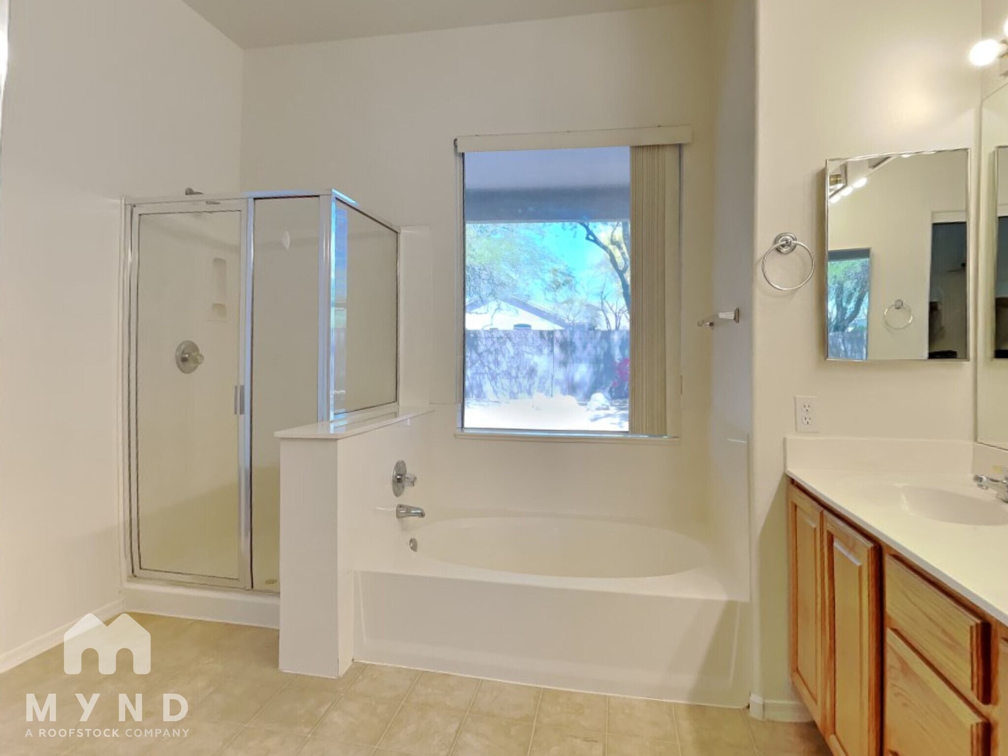 Building Photo - 4528 E Rowel Rd