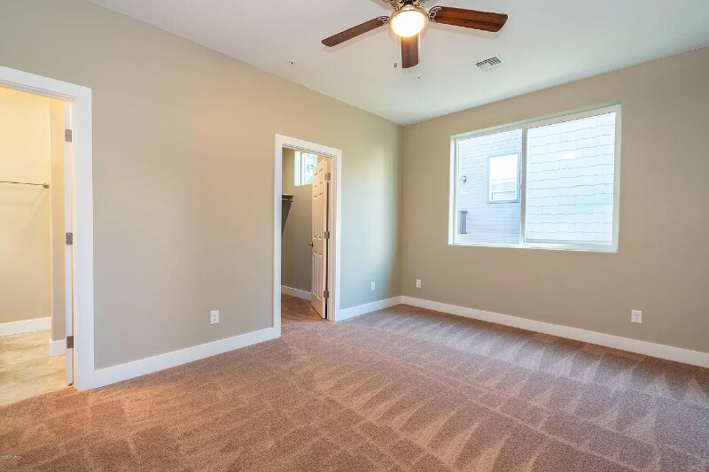 Building Photo - 2430 W Pikes Peak Dr