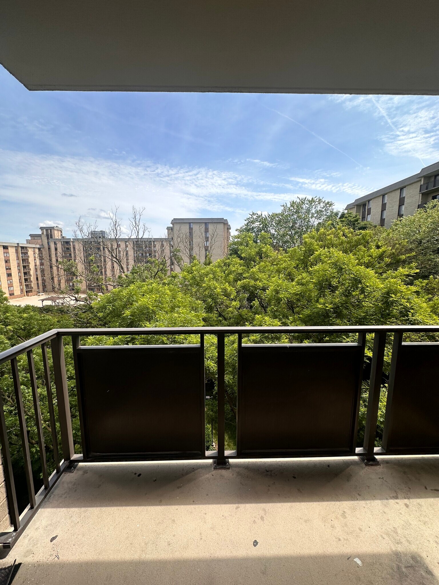 Building Photo - 6001 Arlington Blvd