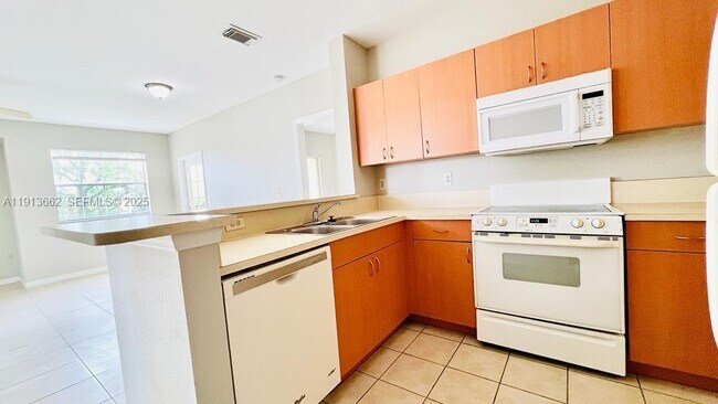 Building Photo - 124 SW Peacock Blvd