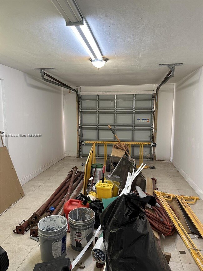 Building Photo - 8605 NW 35th Ct