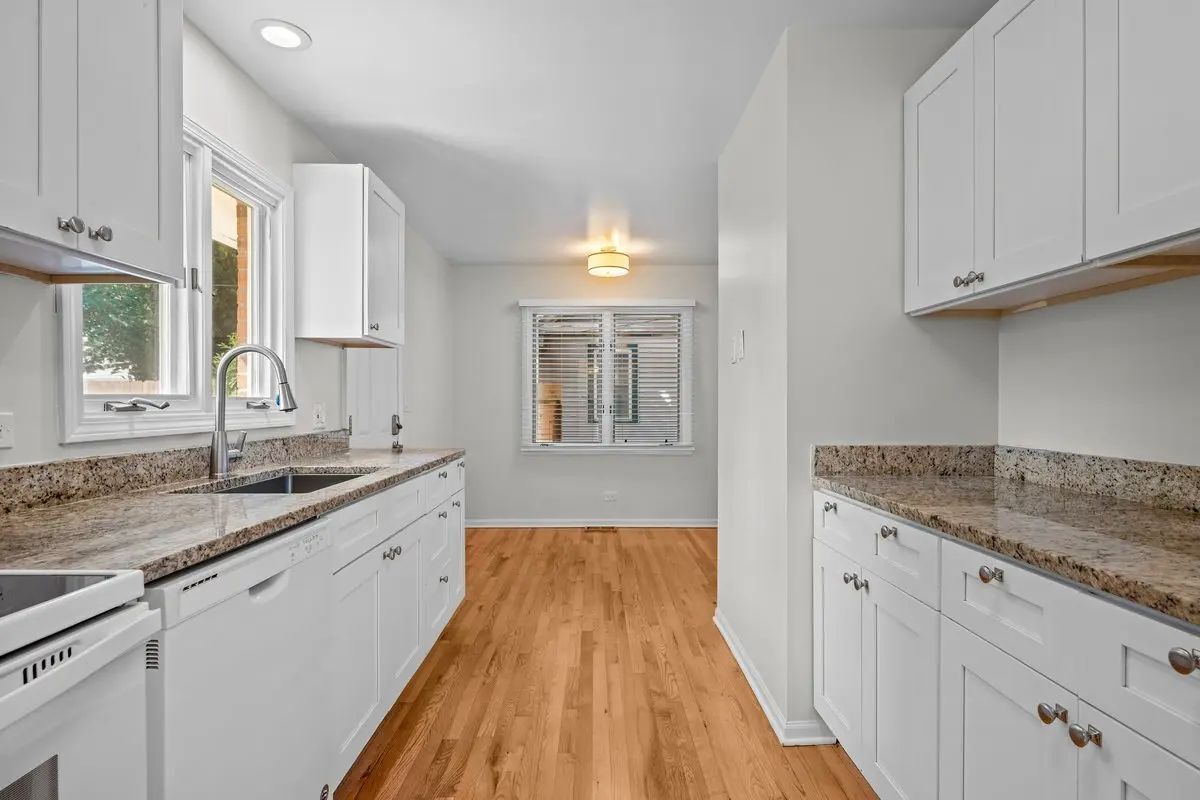 Building Photo - 2500 Green Bay Rd