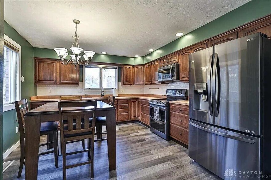 Building Photo - 6881 Walnut Creek Ct