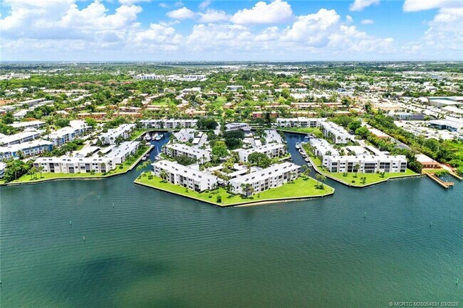 Building Photo - 1950 SW Palm City Rd