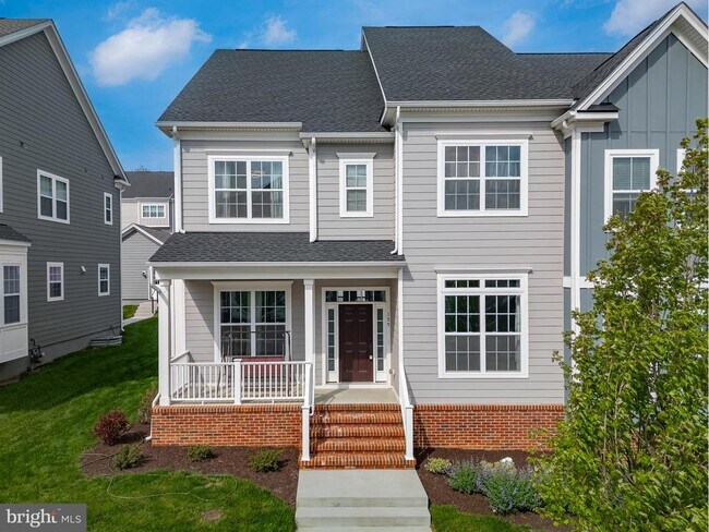 Building Photo - 155 Lotus Ln