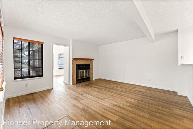 Building Photo - 2 br, 1 bath House - 940 S Dahlia St #A