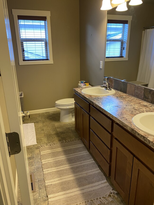 Building Photo - 5222 NE 129th Ave