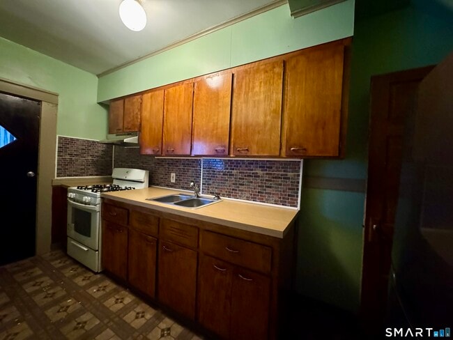 Building Photo - 45 Ives St