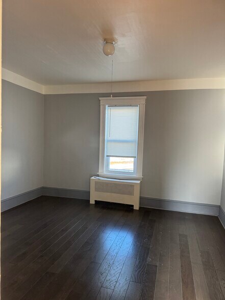 Building Photo - 21 Miller St