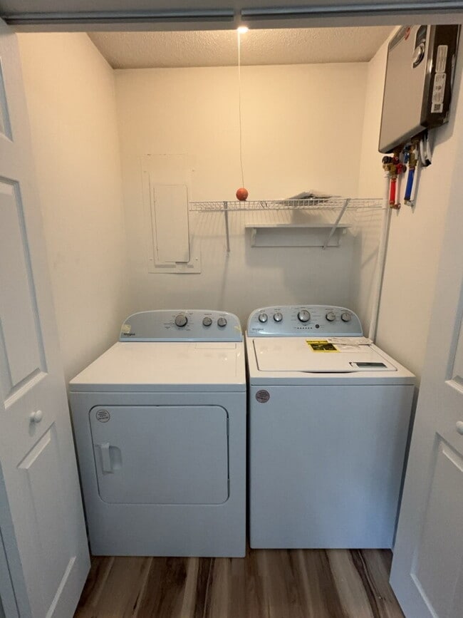 Building Photo - 227 Challedon Dr