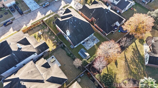 Building Photo - 2202 Drake Falls Dr