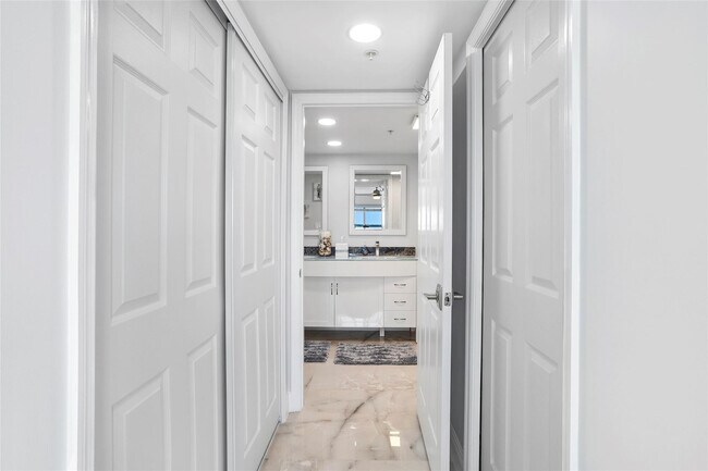 Building Photo - 5167 N Hwy A1A