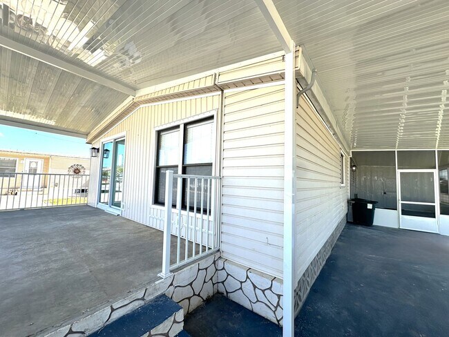 Building Photo - 16004 Tangelo Way