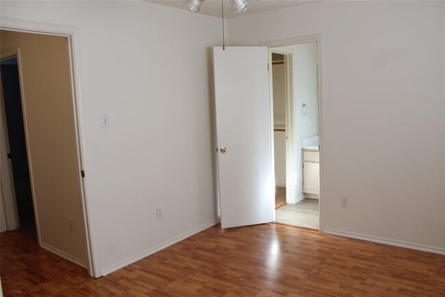 Building Photo - 9702 Nightjar Dr
