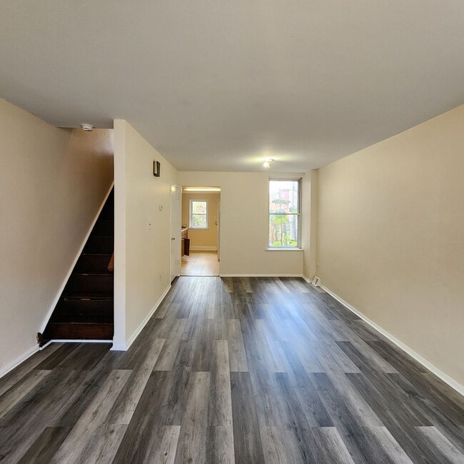 Building Photo - 2450 N Fairhill St