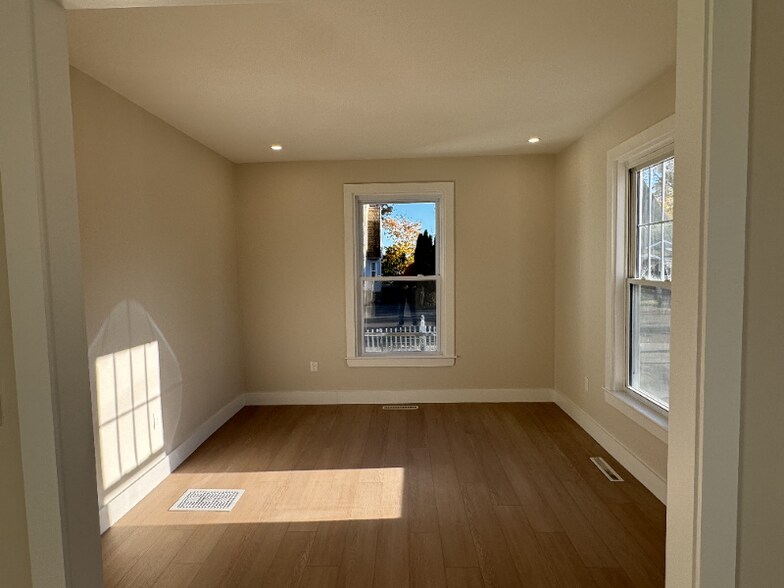 Building Photo - 19 Ringgold St