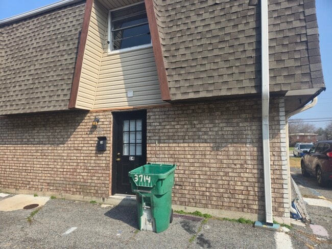 Building Photo - 3708-3714 Stefano Street