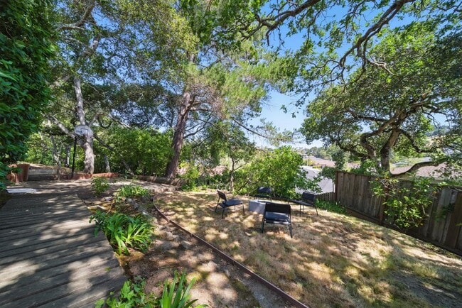 Building Photo - 1406 Cedarwood Dr
